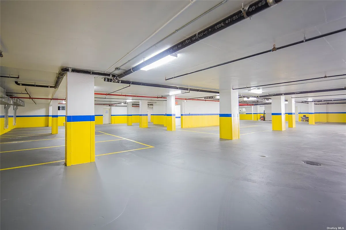 36-23 172nd Street garage