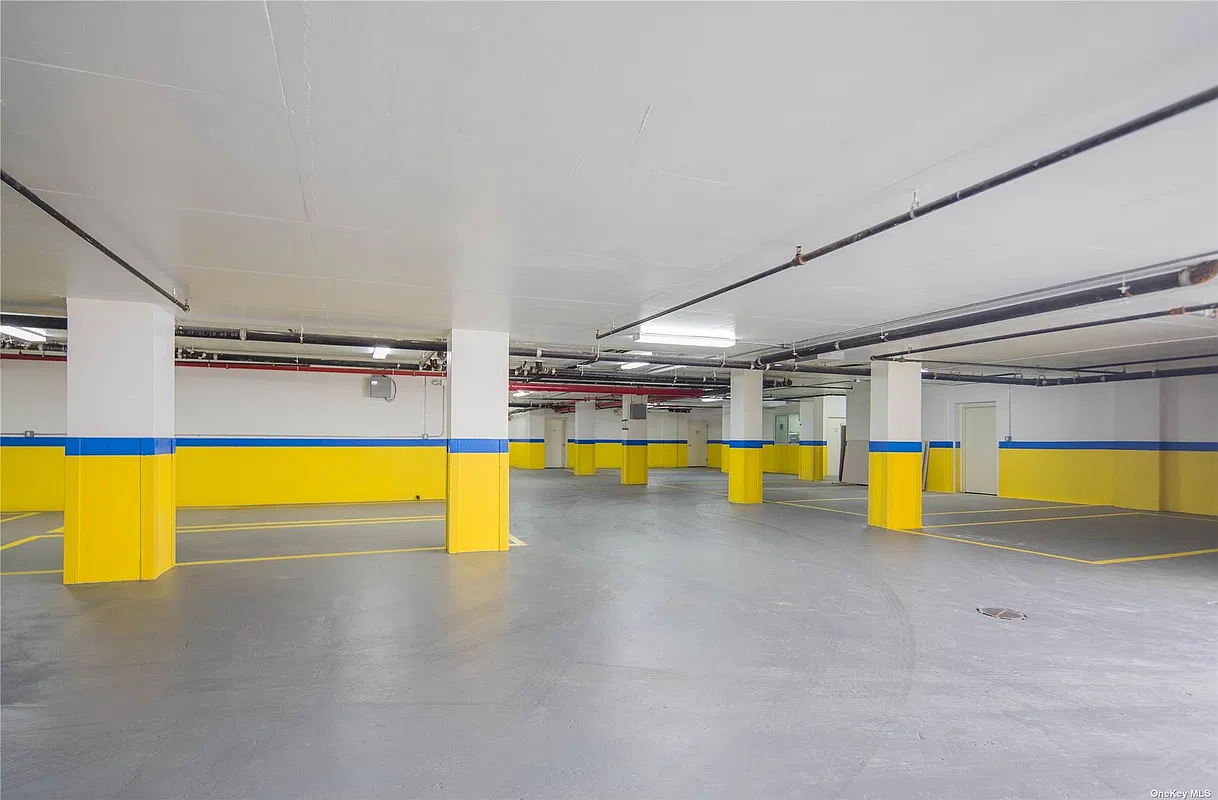 36-23 172nd Street garage